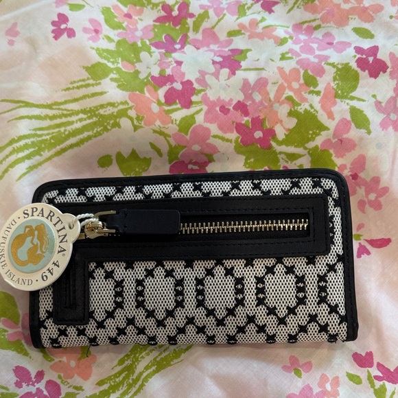 Spartina 449 City Market Cross Stitch Bifold Wallet - Picture 2 of 4